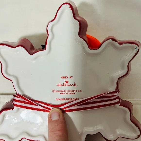 NWT Hallmark Red and White Snowflake Candy Treat Dish - Picture 4 of 6